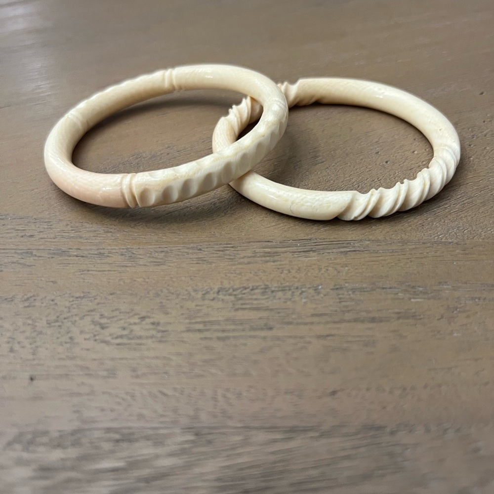 Ivory vintage Textured Bangles